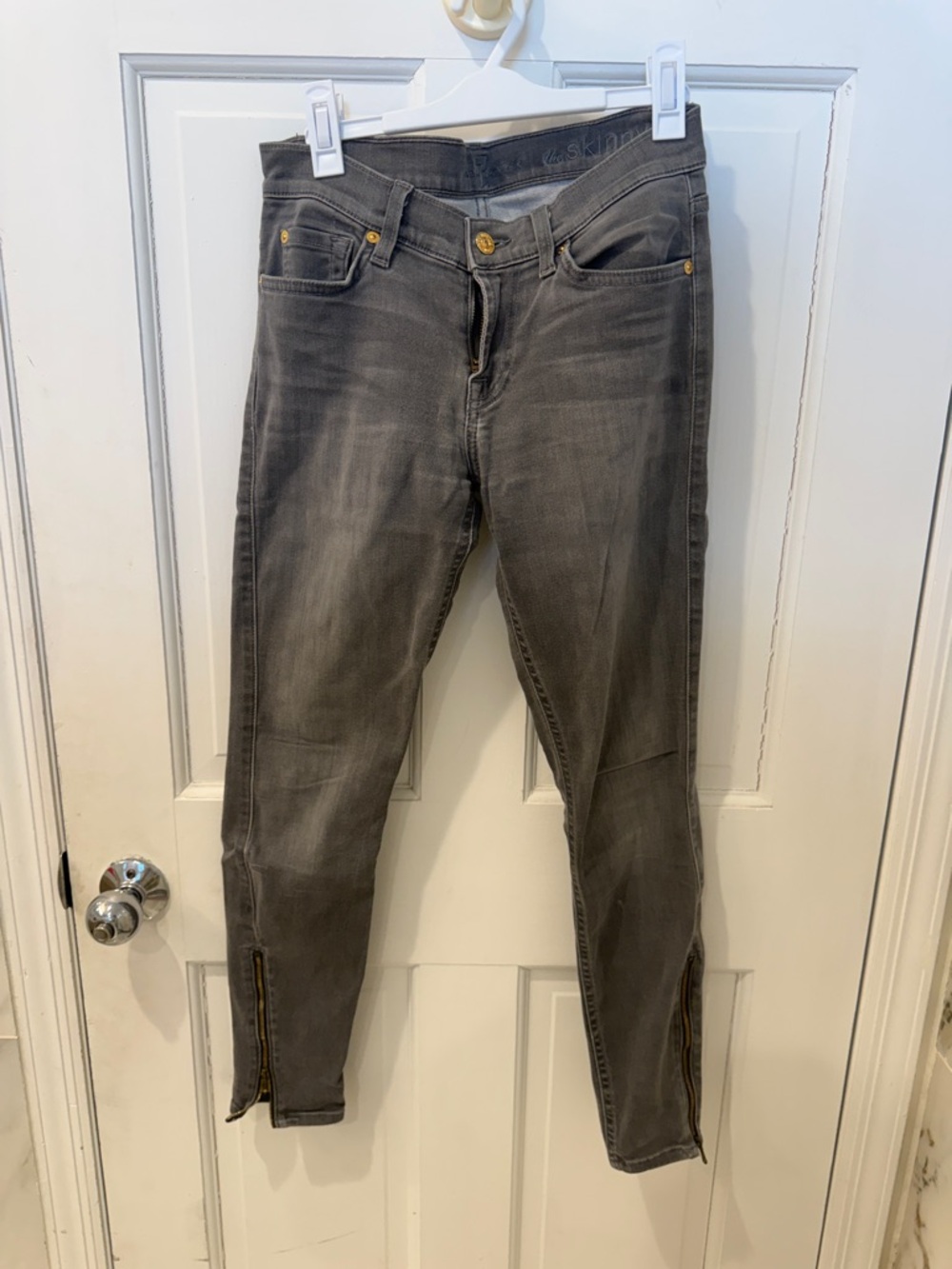 Women's vintage 7 For All Mankind Low Rise Grey Skinny Jeans with Ankle Zips